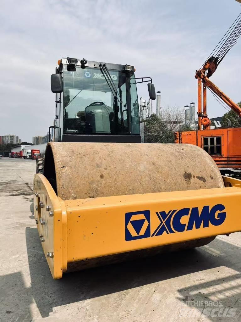 XCMG XS 223 J Trilrolwalsen