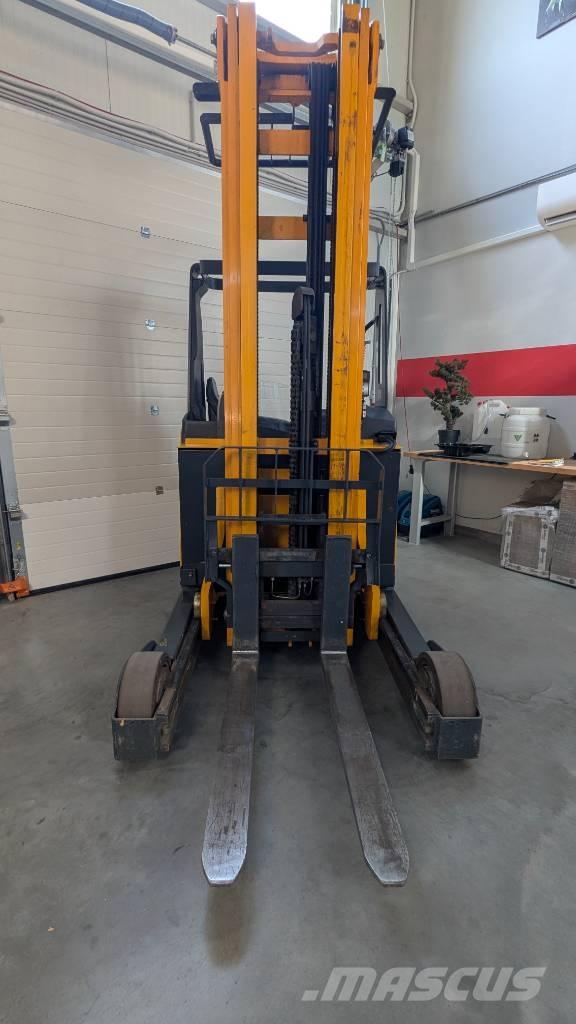 Jungheinrich ETV 325 Reachtruck voor hoog niveau
