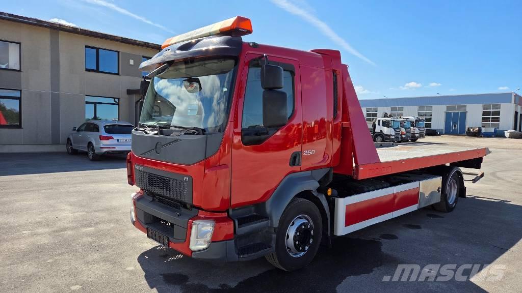 Volvo FL 250 4X2 Vrachtwagen met vlakke laadvloer en lier