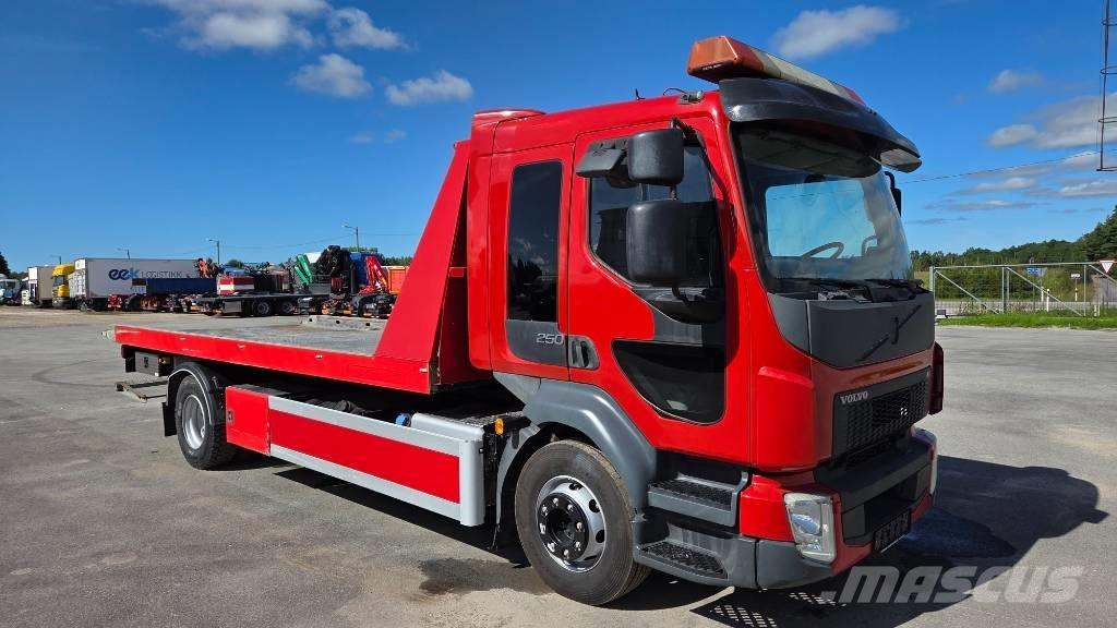 Volvo FL 250 4X2 Vrachtwagen met vlakke laadvloer en lier