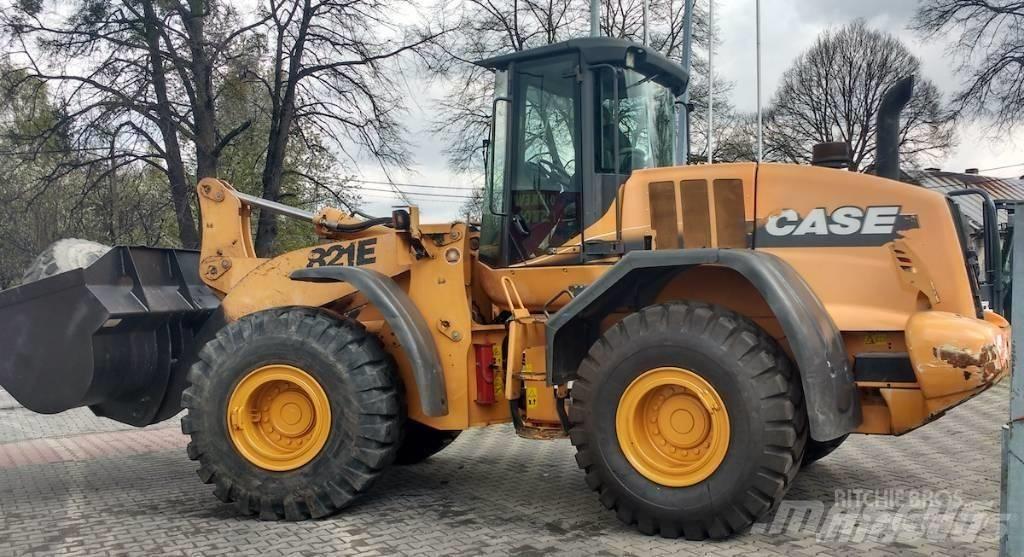CASE 821 E Wielladers