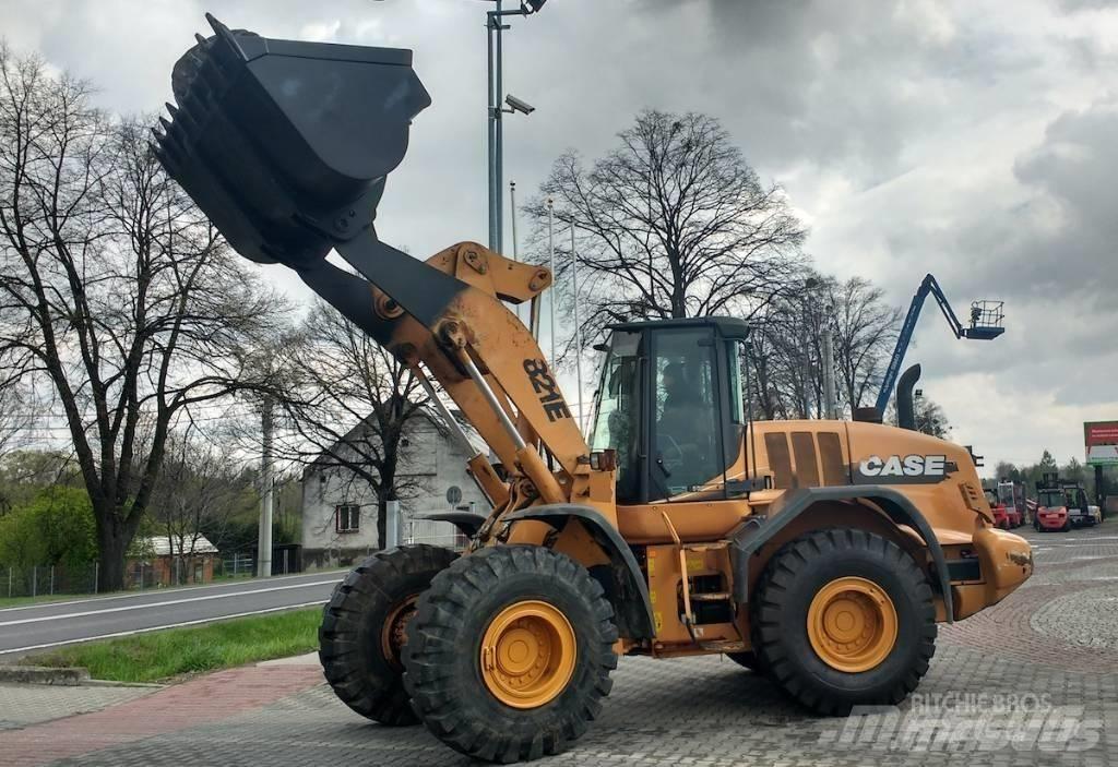 CASE 821 E Wielladers