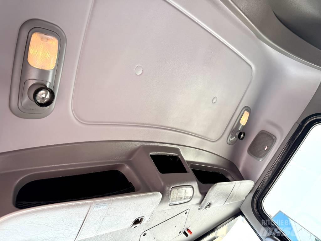 Peterbilt 367 Trekkers