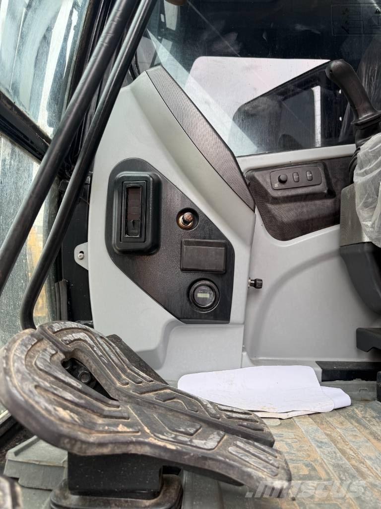 Hyundai HX 220 Rupsgraafmachines