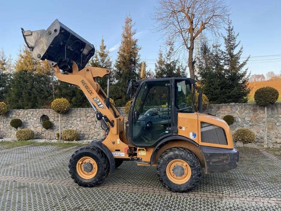 CASE 121F Wielladers