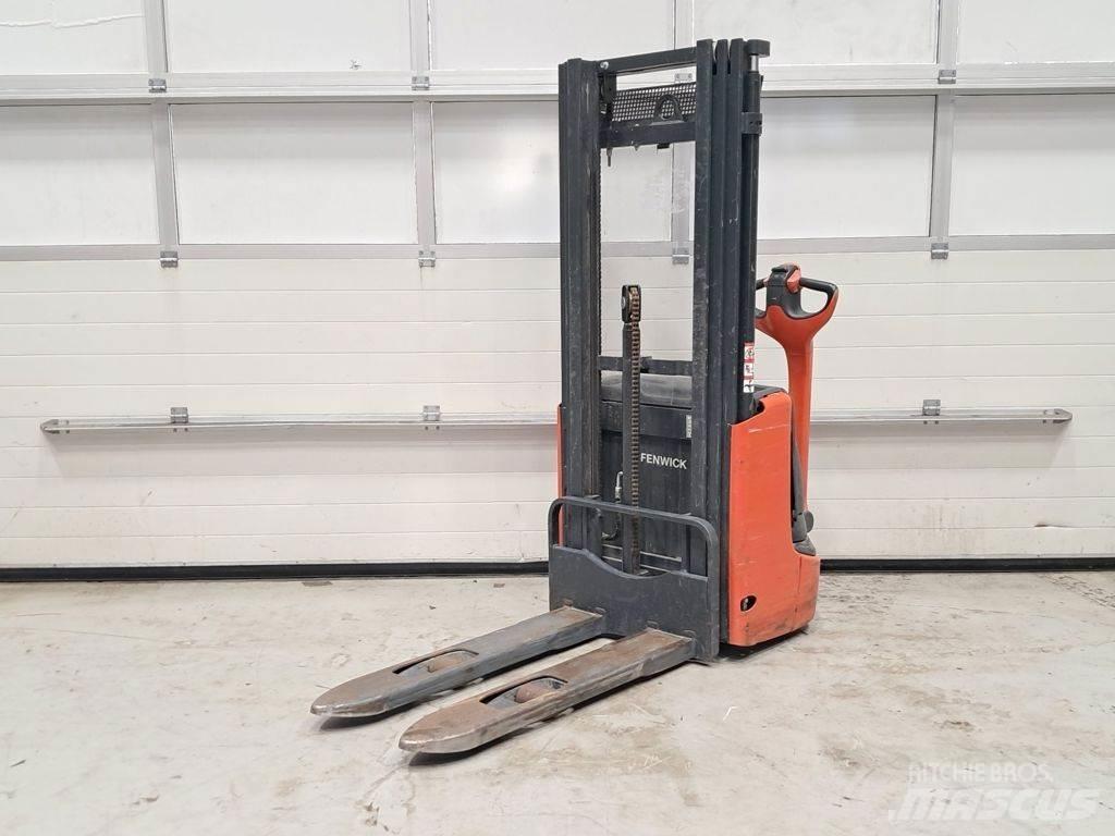 Linde L10 Stapelaar meeloop