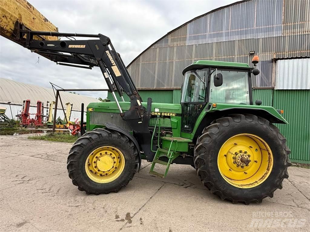 John Deere 4755 Tractoren