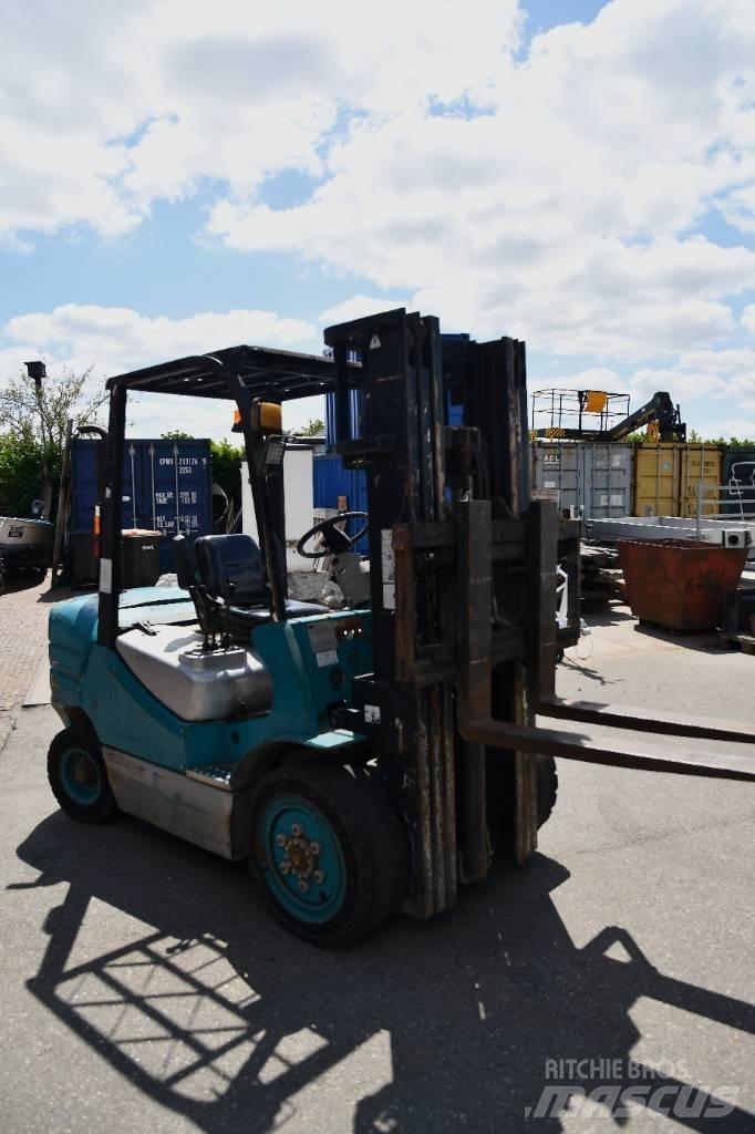 Feeler FD30CTJ Meeneemheftrucks