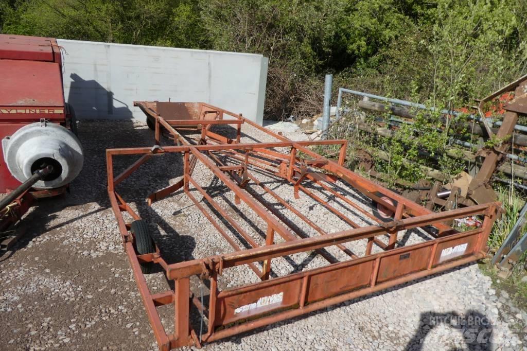Brown bale sledge Zwadharken