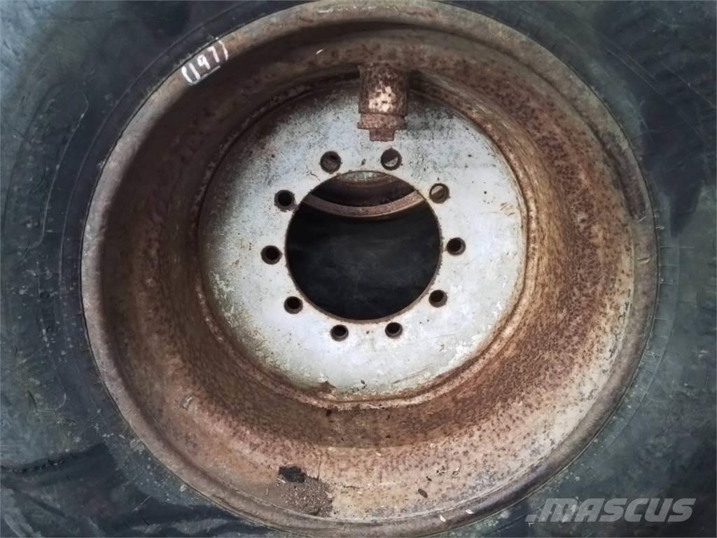 Valmet 836 20x26,5 Banden, wielen en velgen