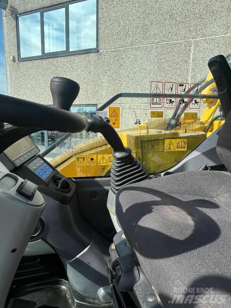 Komatsu PW98MR-10 Wielgraafmachines