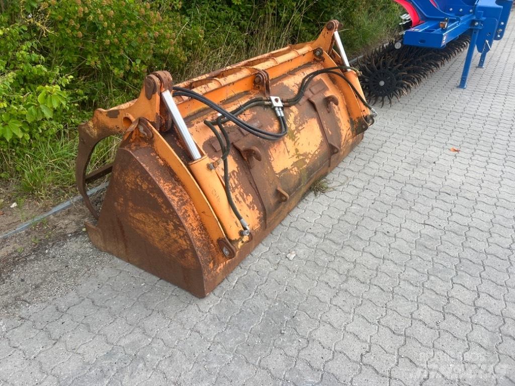  Skovl  med overfald Voorladeraccessoires