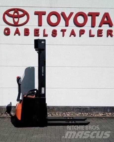 Toyota BT SWE145L Stapelaar meeloop
