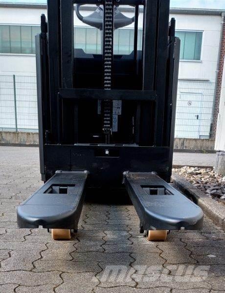 Toyota BT SWE145L Stapelaar meeloop