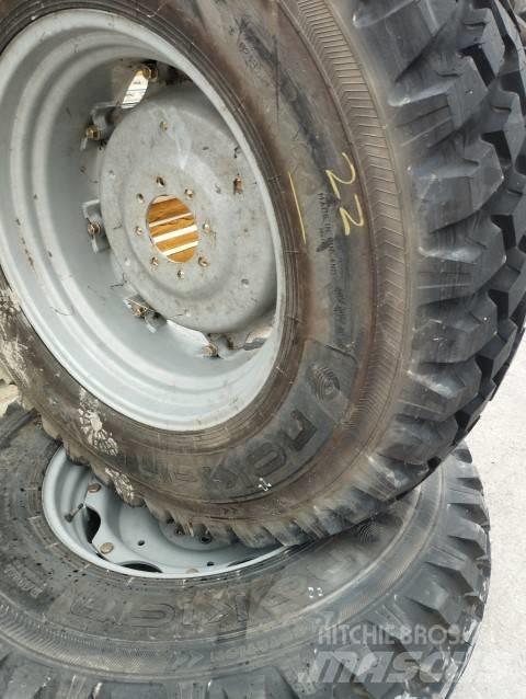 Nokian 440/80X30 Banden, wielen en velgen