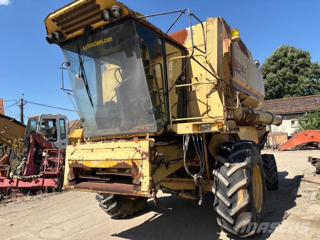 New Holland TF 44 Maaidorsmachines