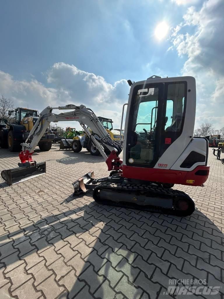 Takeuchi TB 225 Minigraafmachines < 7t