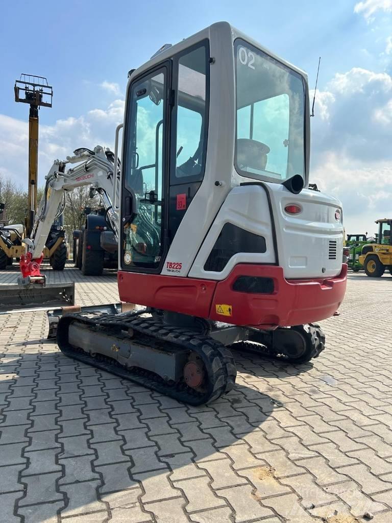 Takeuchi TB 225 Minigraafmachines < 7t