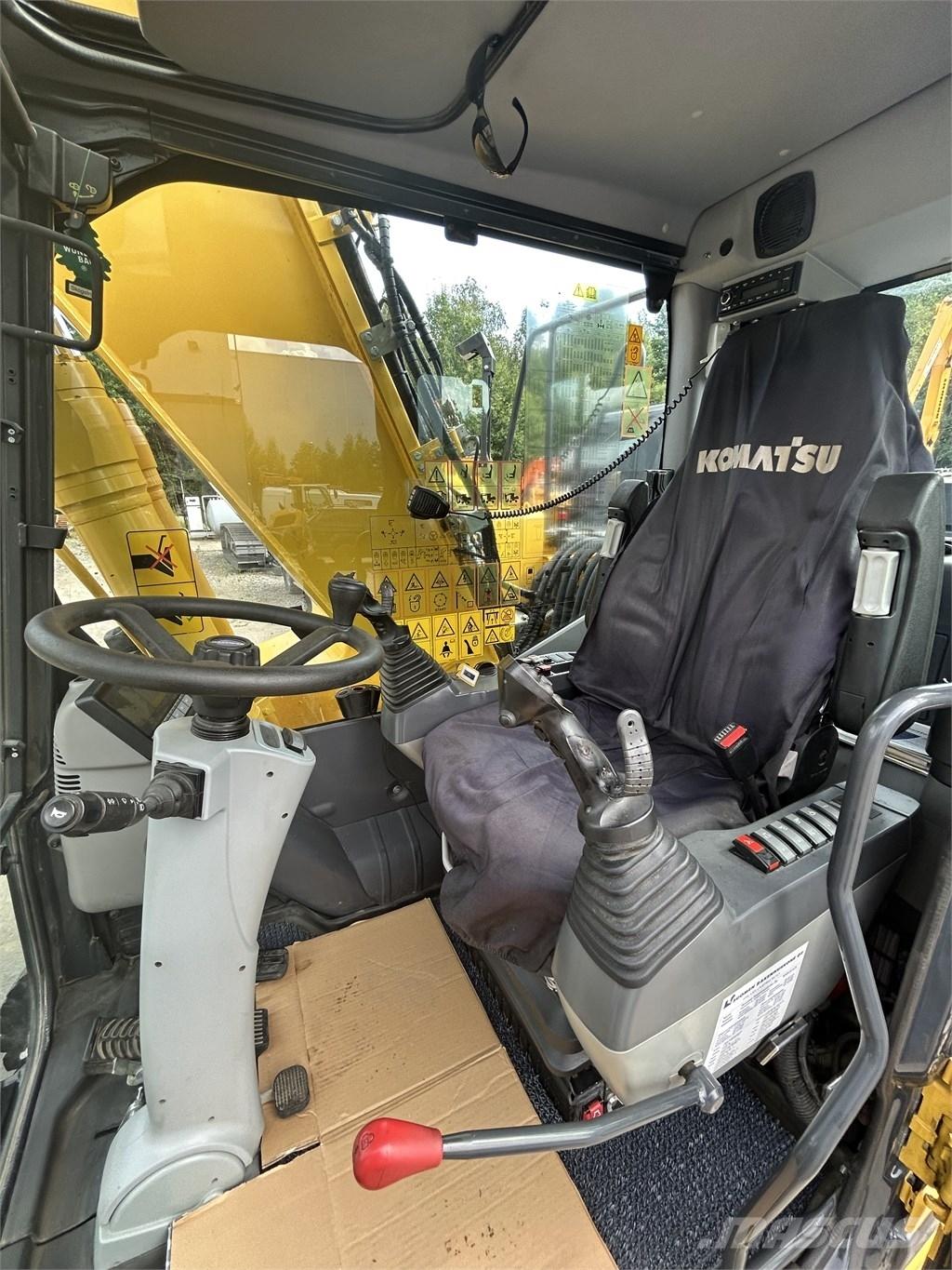 Komatsu PW 180-11 Wielgraafmachines
