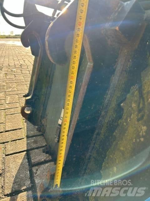 JCB Pelikan bak Bakken