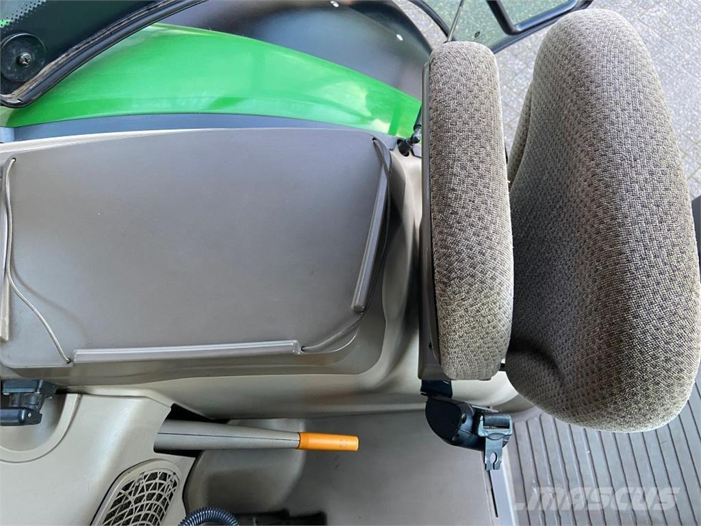 John Deere 6210R Tractoren