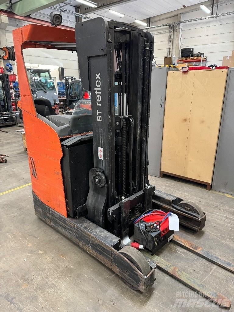 Toyota RRE200H Reachtruck voor hoog niveau