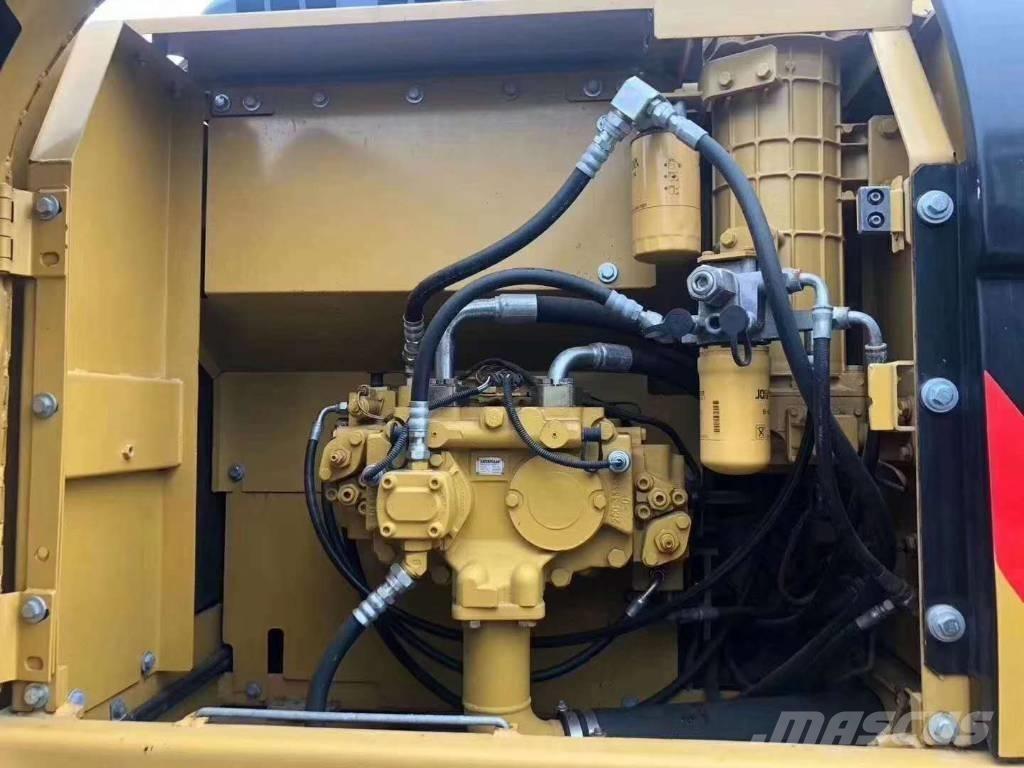 CAT 323 Rupsgraafmachines