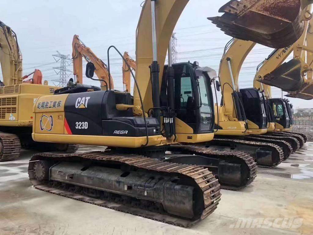 CAT 323 Rupsgraafmachines