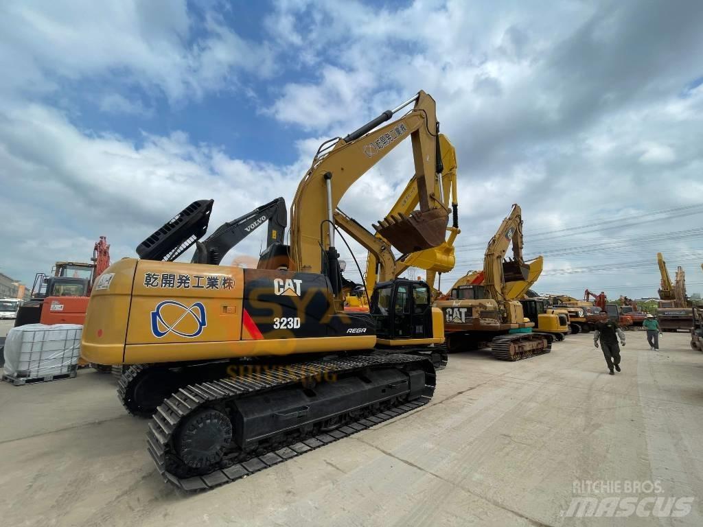 CAT 323 D Rupsgraafmachines