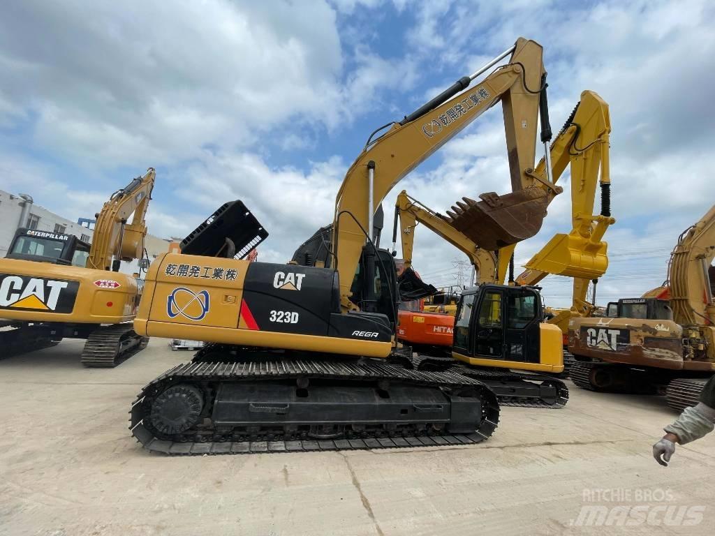 CAT 323 D Rupsgraafmachines