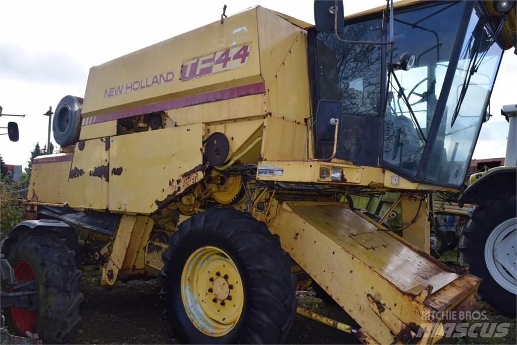 New Holland TF 44 Maaidorsmachines