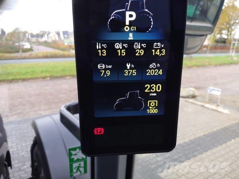 Valtra T235 Versu Tractoren