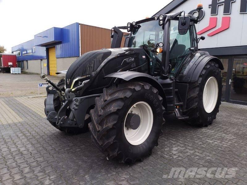 Valtra T235 Versu Tractoren