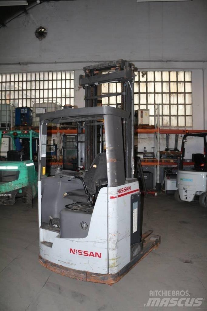 Nissan UNS 160 Reachtruck voor hoog niveau