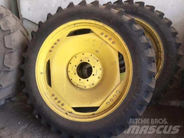 John Deere 6820 Banden, wielen en velgen