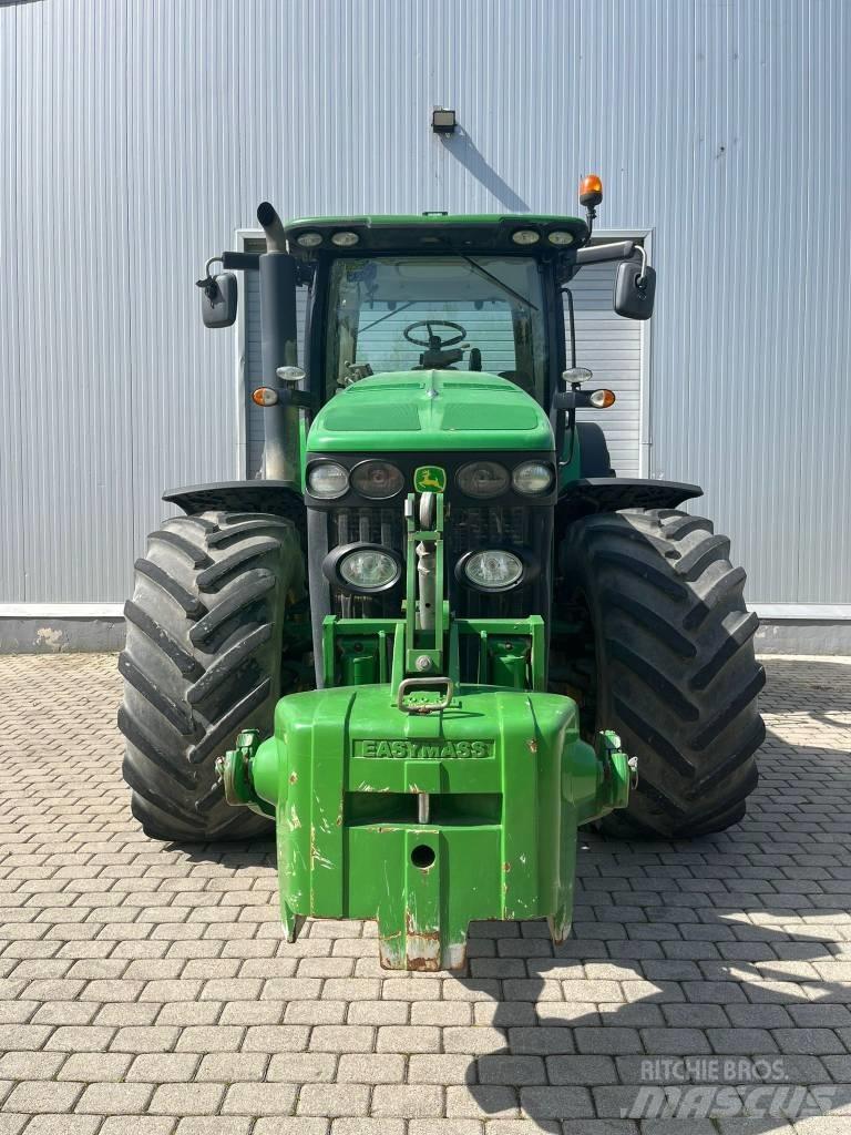 John Deere 8320 R Tractoren
