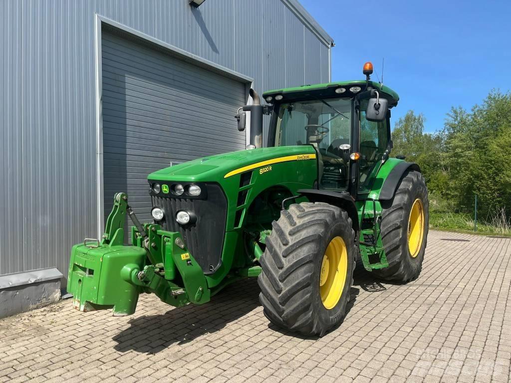 John Deere 8320 R Tractoren