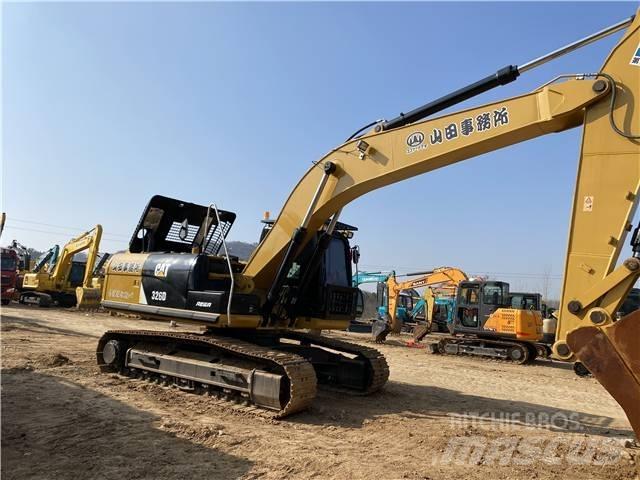 CAT 326D Rupsgraafmachines