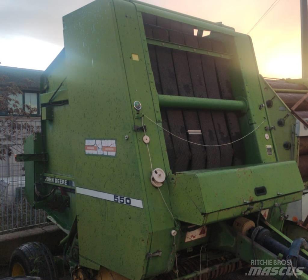 John Deere 550 Ronde-balenpersen