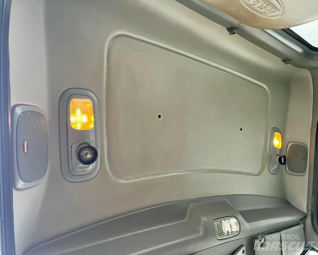 Peterbilt 367 Trekkers