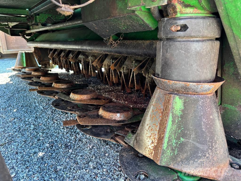 John Deere 131 Maaikneuzers