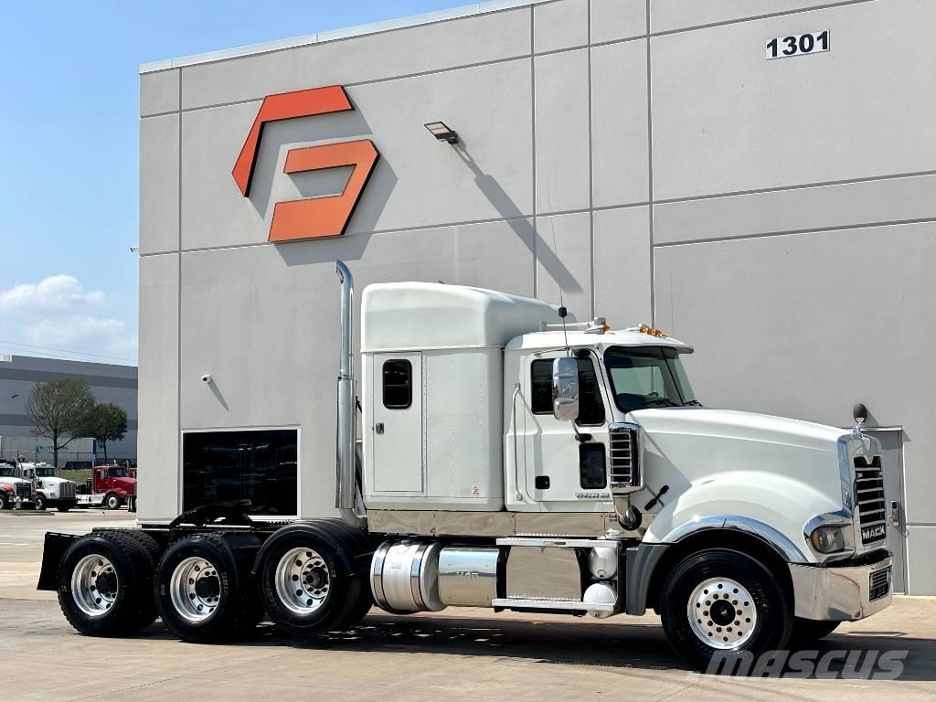 Mack Titan TD 713 Trekkers