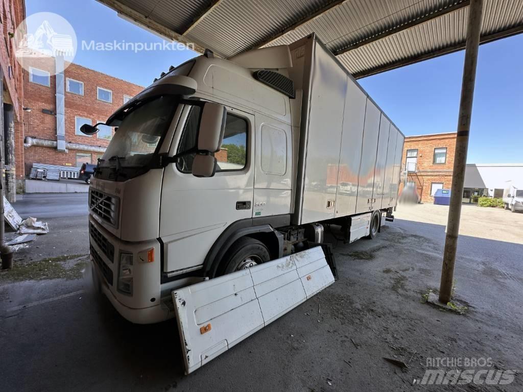 Volvo FM 300 Bakwagens met gesloten opbouw