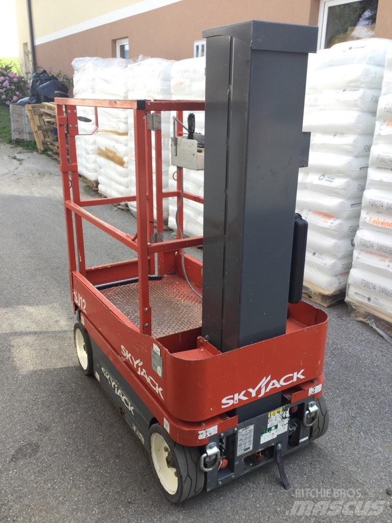SkyJack SJ 12 Schaarhoogwerkers