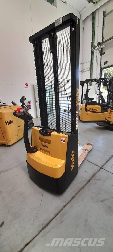 Yale MS12E Stapelaar meeloop