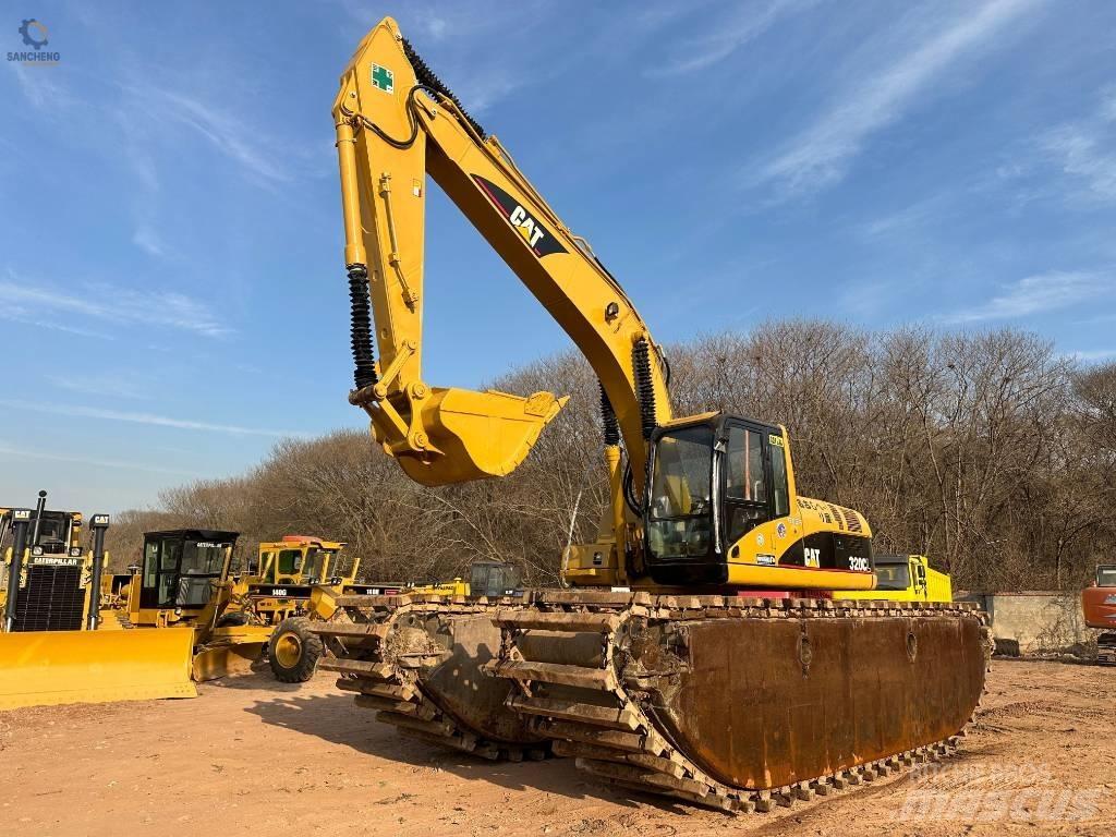 CAT 320 C L Amfibische graafmachines
