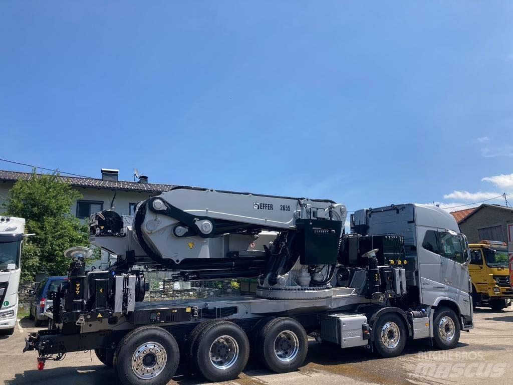 Volvo FH16-650 Vlakke laadvloer met kraan