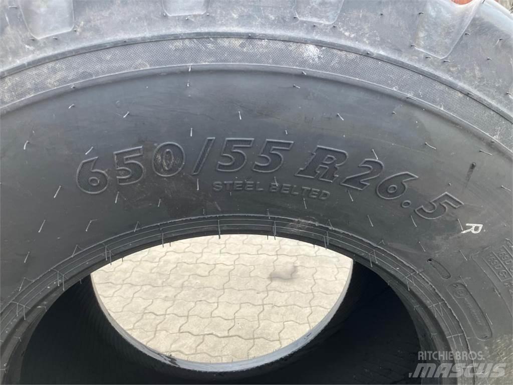 BKT 650/55R26,5 Banden, wielen en velgen