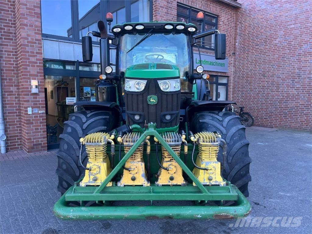 John Deere 6215R Tractoren