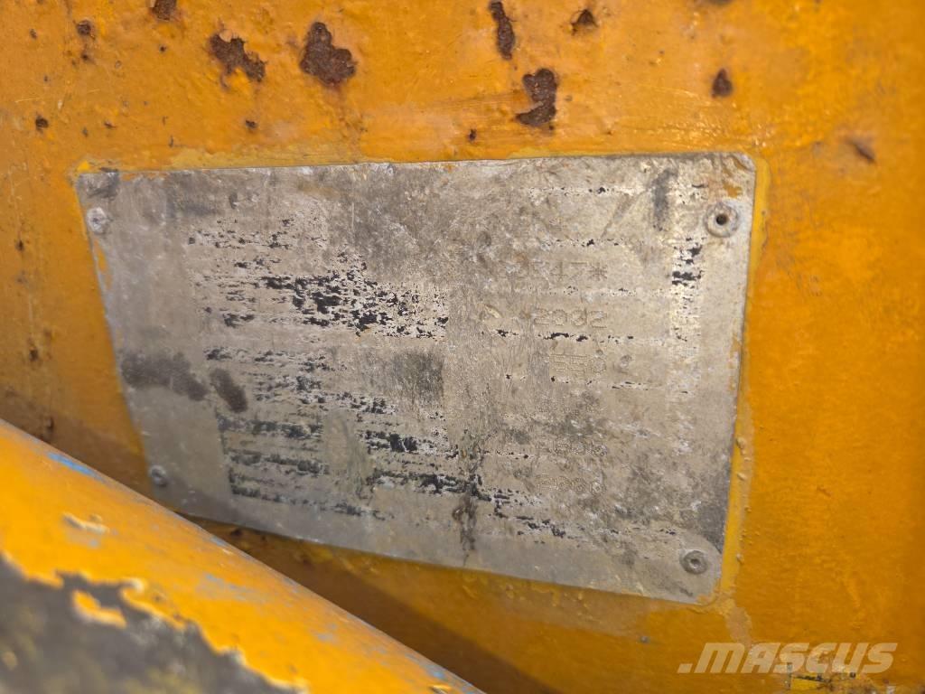 Komatsu SK 714 Schrankladers